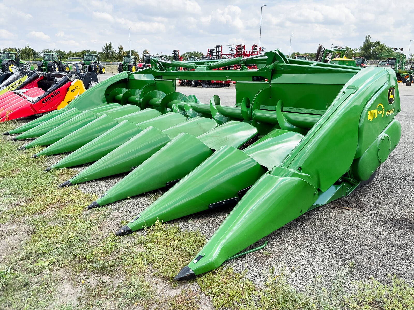 John Deere Kemper 608C 8 row corn header with folding frame 1
