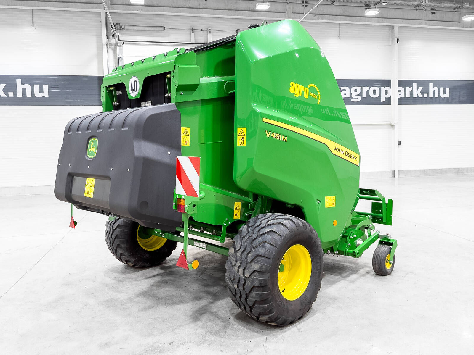 John Deere V451M UNUSED round baler, 90 - 165 cm bale diame 3