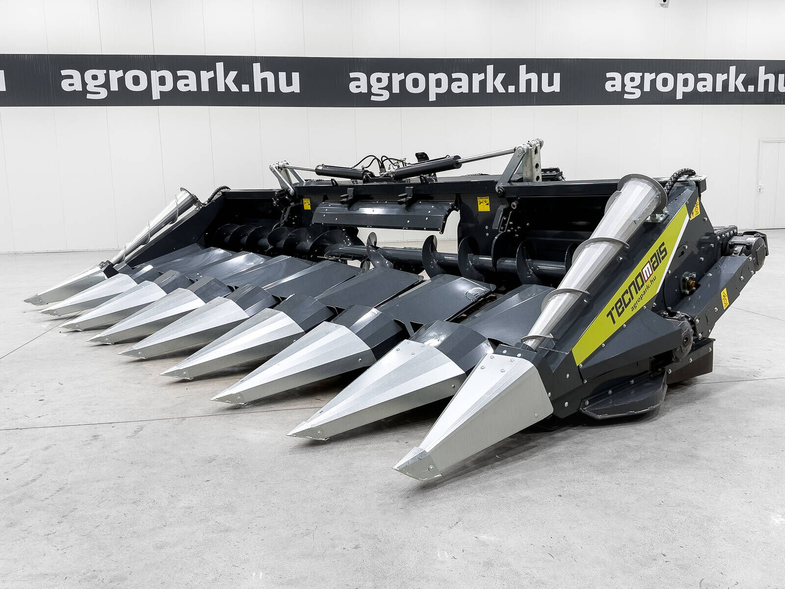 Tecnomais TMRP4 8R-F 8 row (75 cm), foldable corn header,  1
