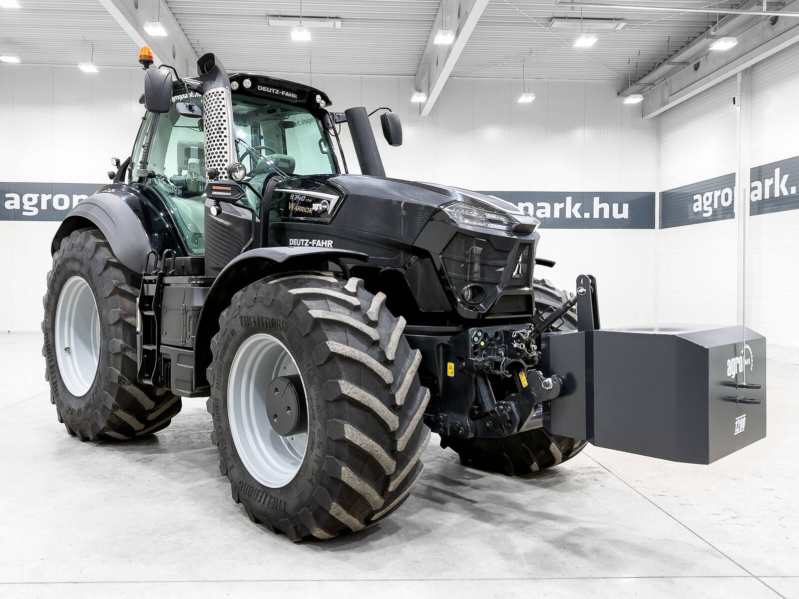 Deutz Fahr 9340 TTV 60 km/h váltó, front axle susp., cab su 2