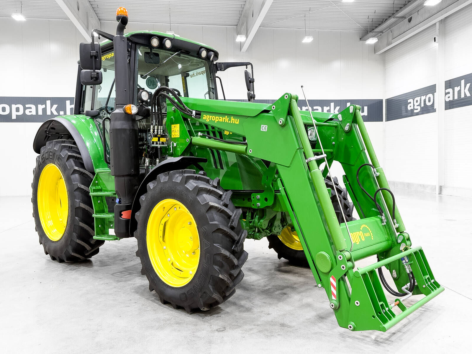 John Deere 6120M tractor, PowerQuad 24/24, TLS, cab susp.,  2