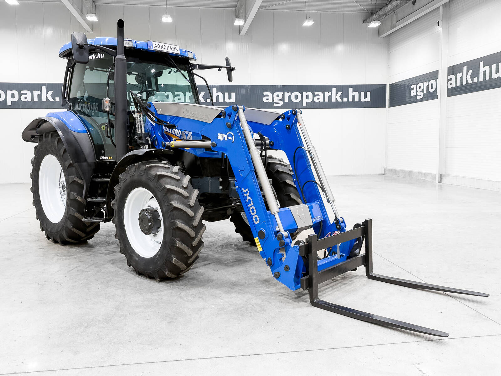 New Holland T6010 Plus tractor, Powershift, frontloader, fro 2