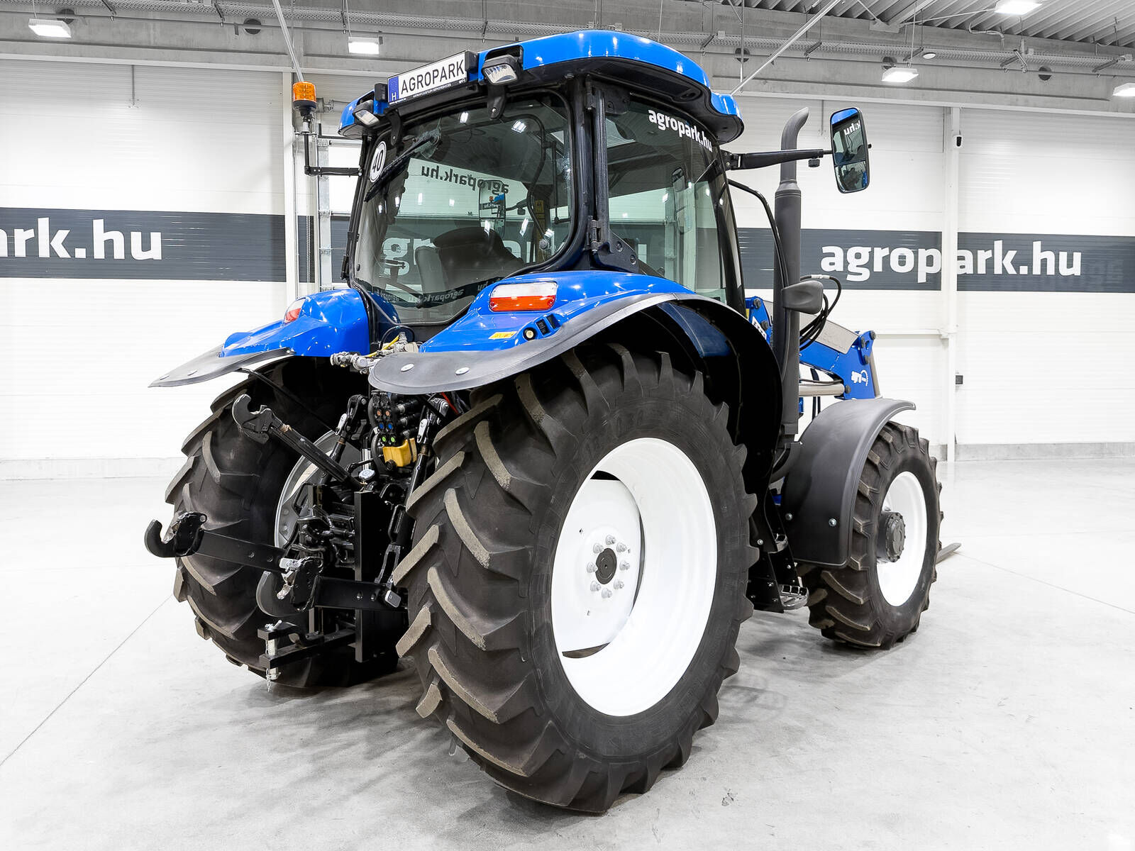 New Holland T6010 Plus tractor, Powershift, frontloader, fro 3