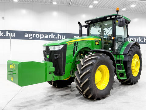 John Deere 8260R tractor, 16/5 Powershift, AutoTrac ready, 