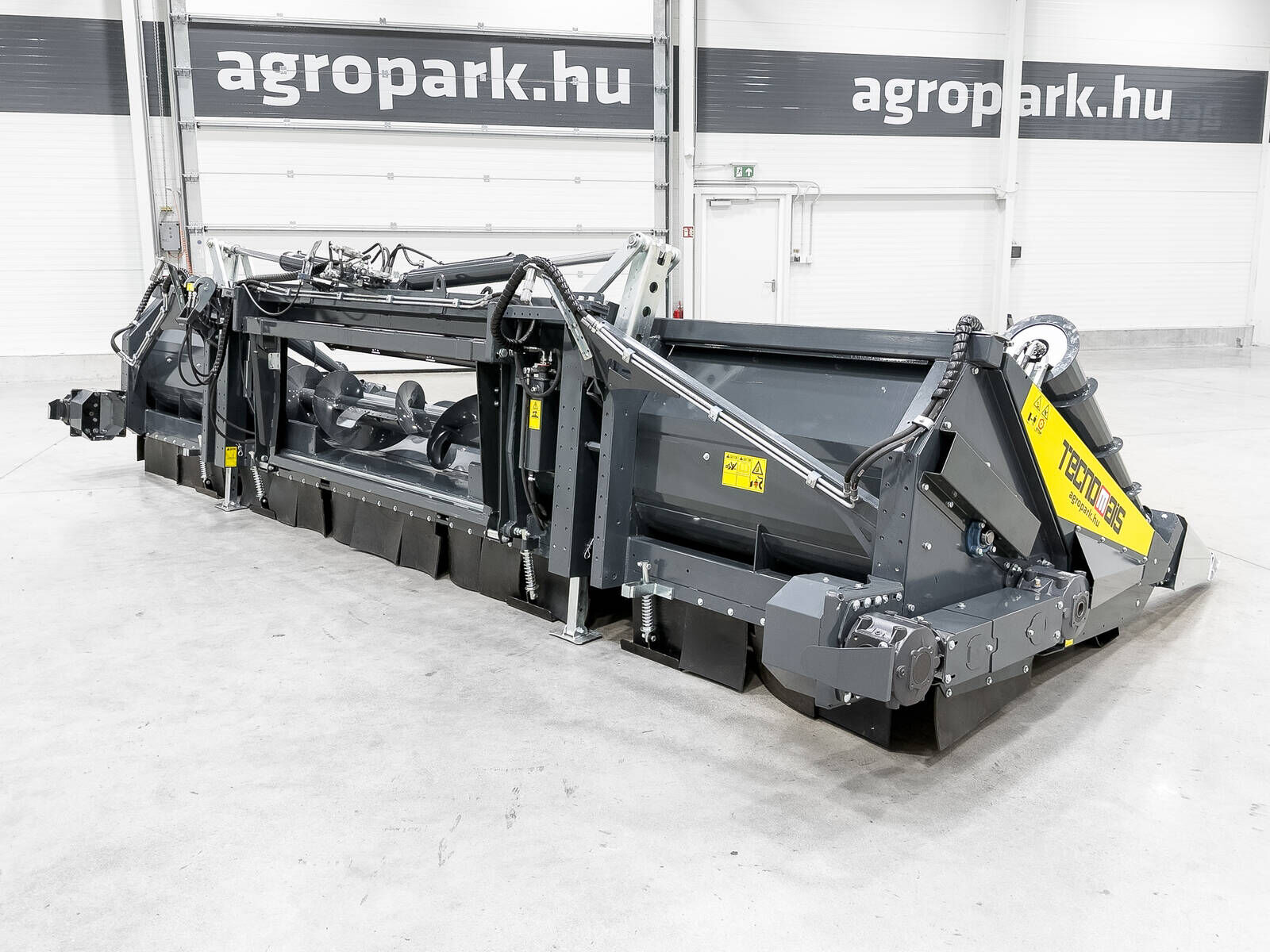 Tecnomais TMRP4 8R-F 8 row (75 cm), foldable corn header,  3