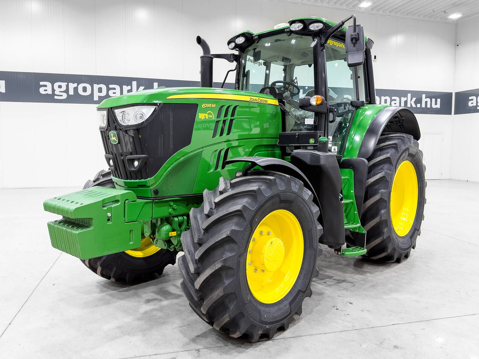 John Deere 6195M UNUSED tractor with full RTK, TLS, air bra 1