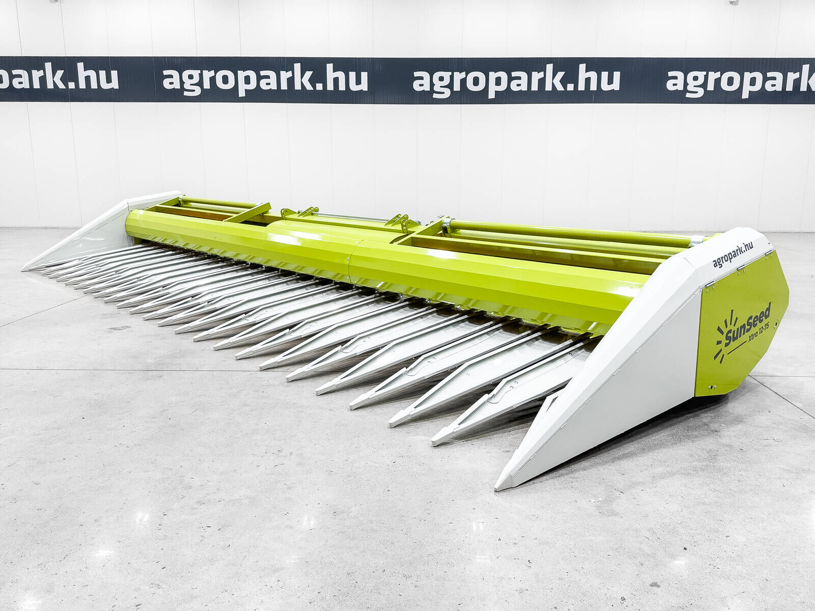 Xtra 16-75 12 m, 16 row (75 cm), row independent 1