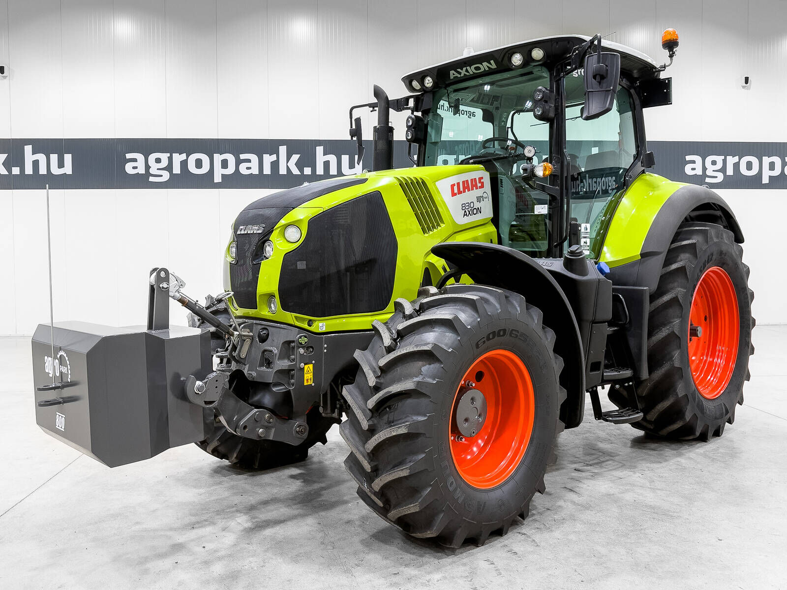 Claas Axion 830 tractor, Hexashift, front axle and cab 1