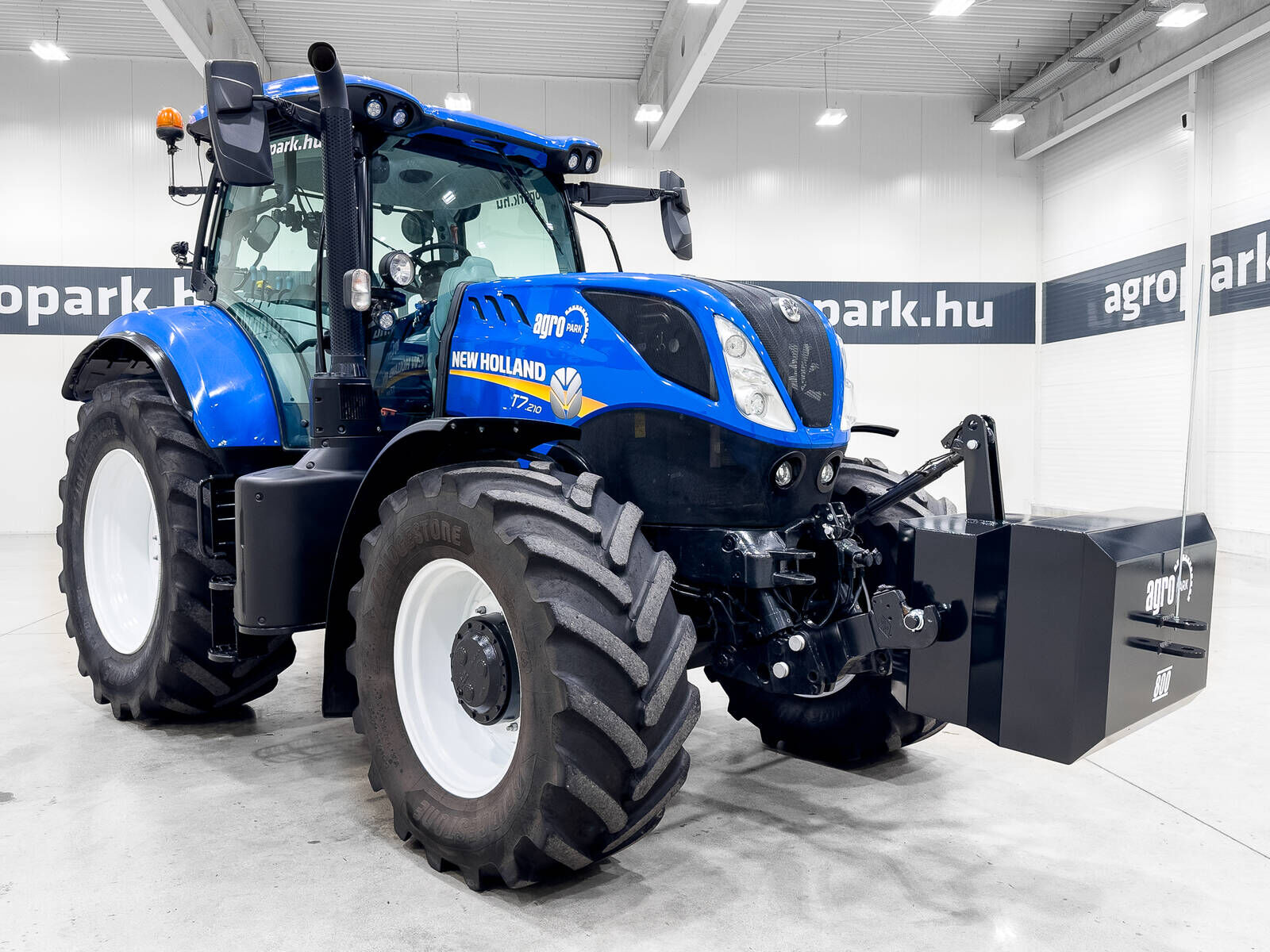 New Holland T7.210 Range Command 19/6 50 km/h, axle susp., c 2