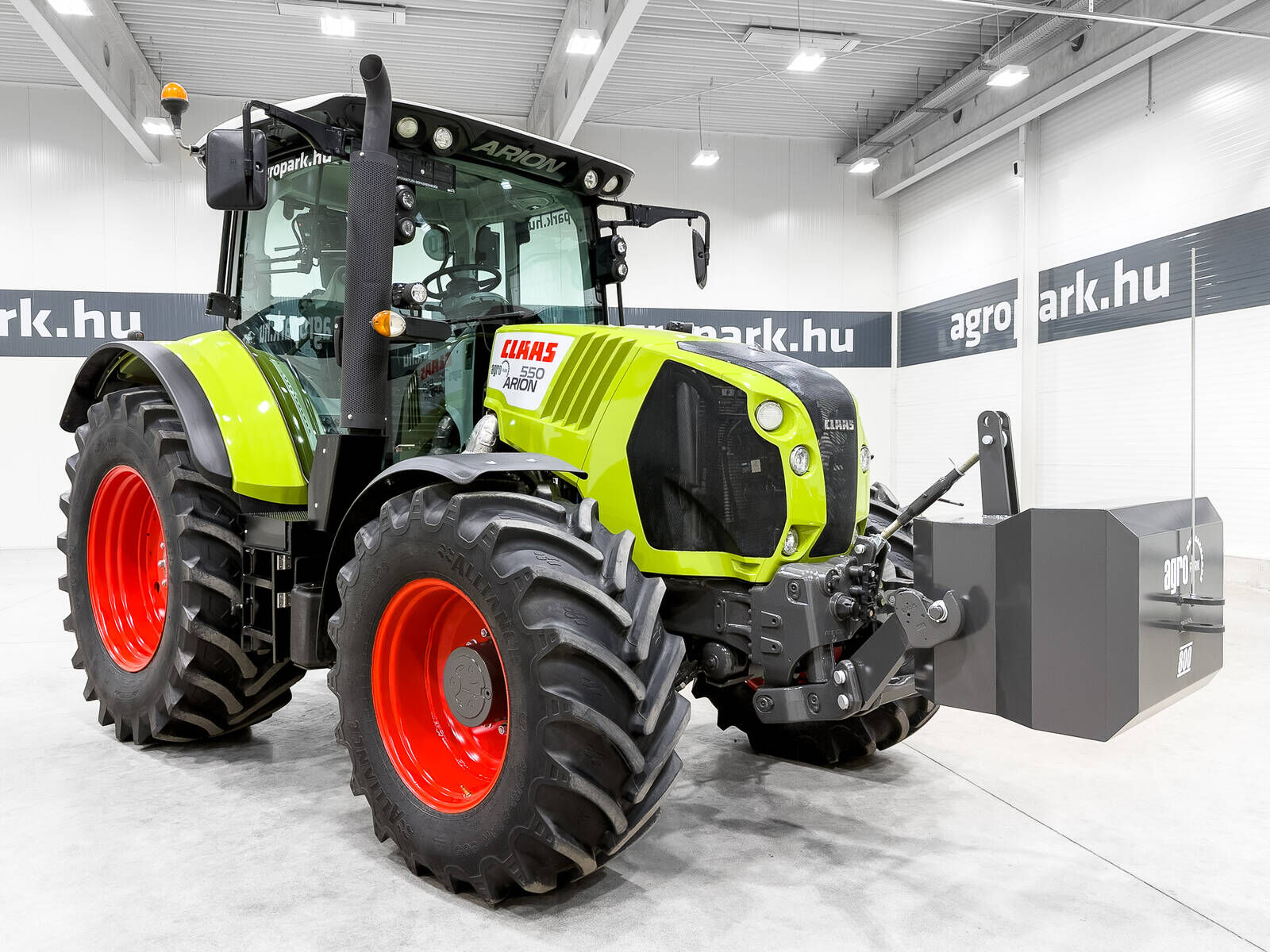 Claas Arion 550 CEBIS tractor, Hexashift, axle and cab 2