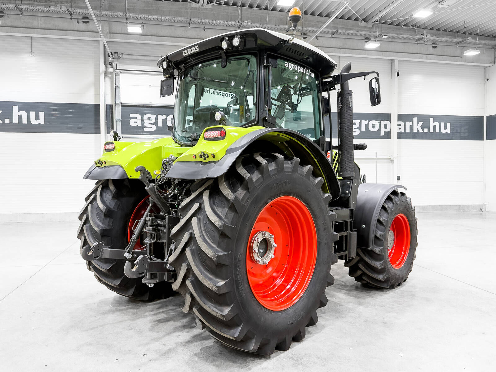 Claas Arion 550 CEBIS tractor, Hexashift, axle and cab 3