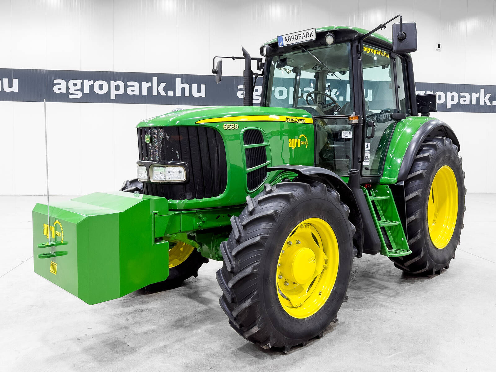 John Deere 6530 tractor, PowerQuad, 6 cyl. JD engine, air b 1