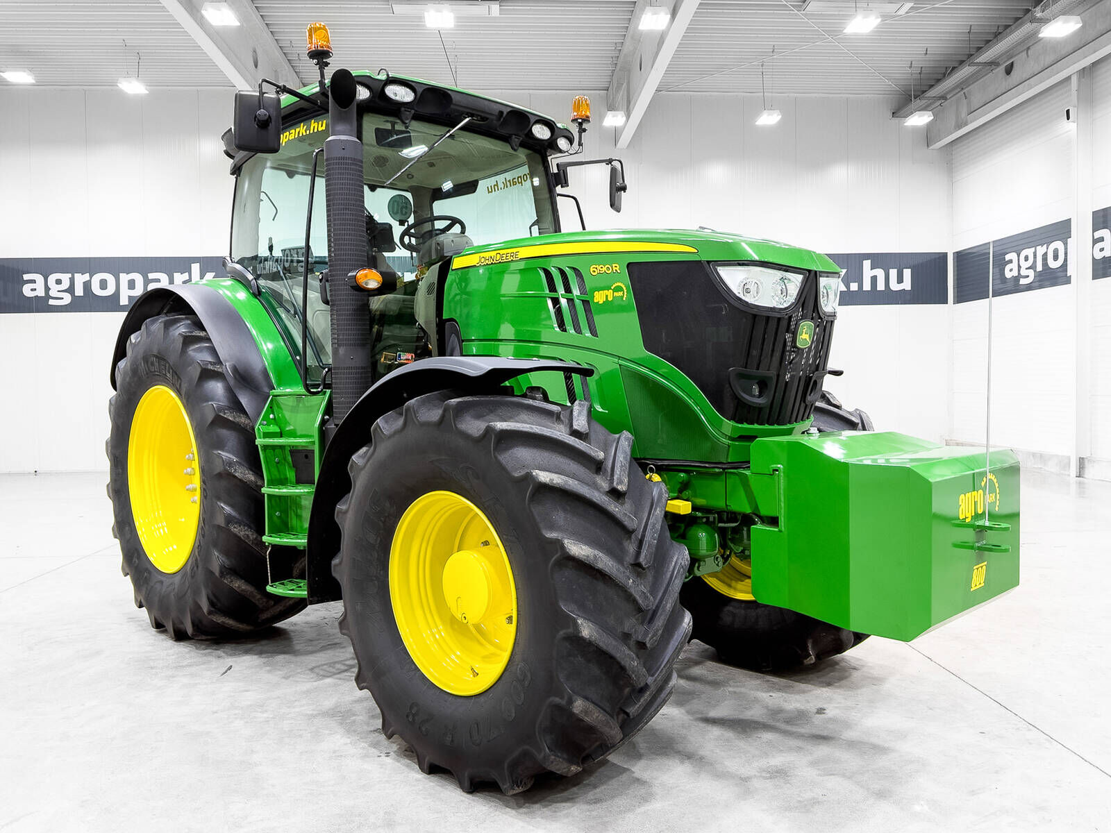 John Deere 6190R tractor, DirectDrive 50 km/h, TLS, HCS, fu 2