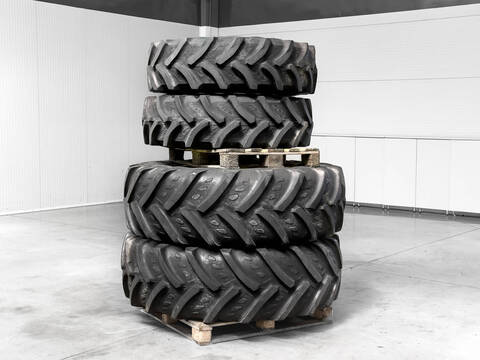Sonstige Radsatz mit 420/85R28 und 520/85R38 Reifen