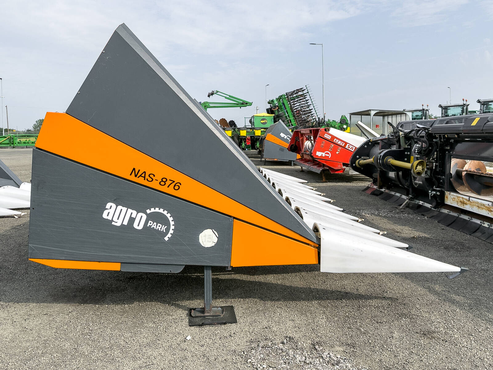 876 8 rows, 75 cm row spacing, for New Holland c 3