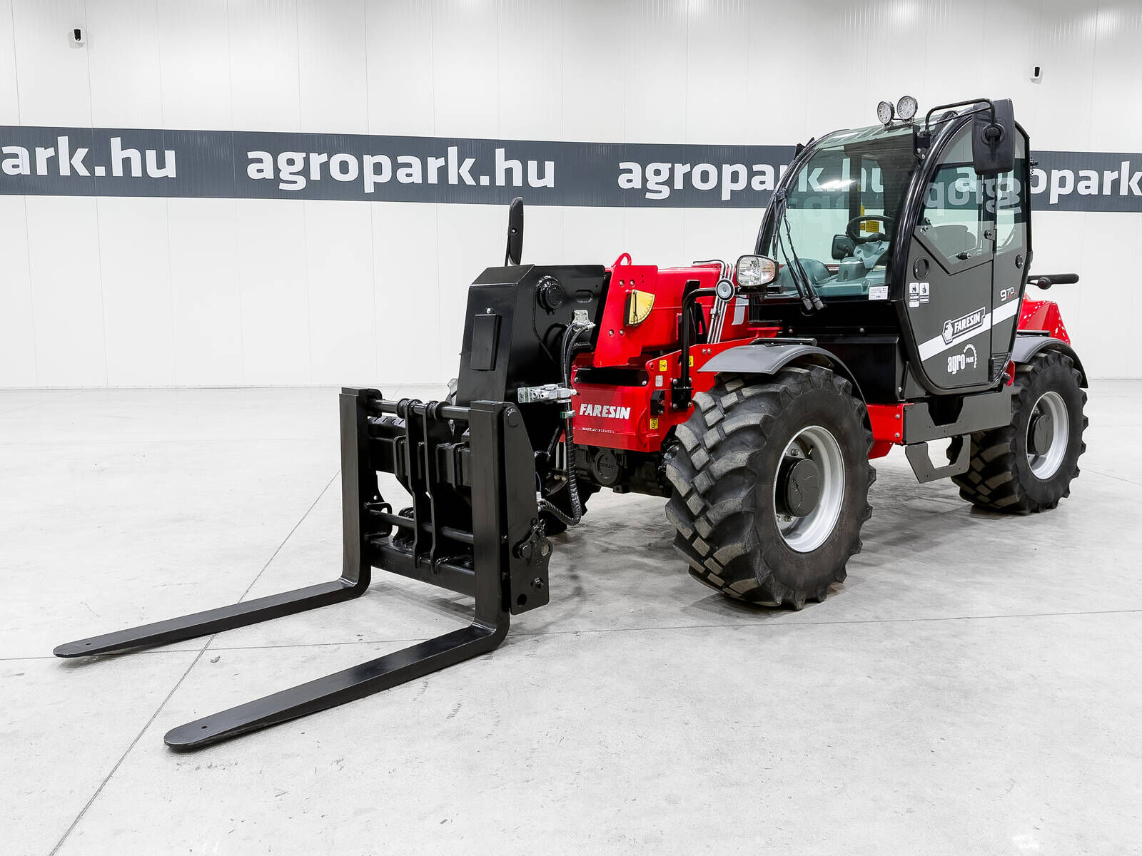 Faresin 9.70 HLS 74 telehandler with 7 ton and 8,8 m cap 2