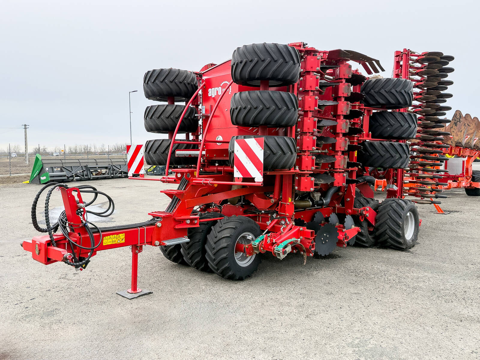 Kverneland Accord U-Drill 6000  6-meter grain drill, 4350 l 1
