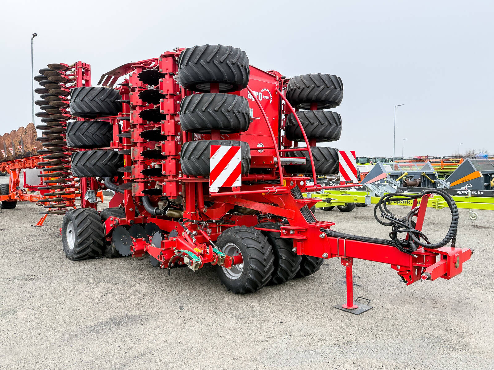 Kverneland Accord U-Drill 6000  6-meter grain drill, 4350 l 2