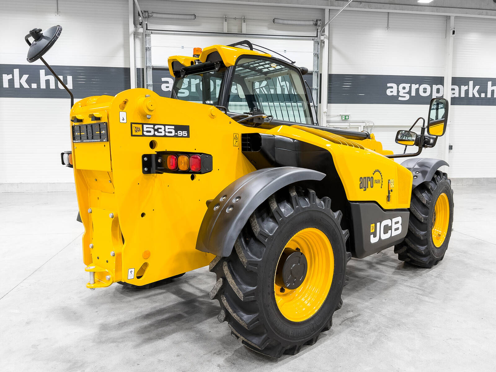 JCB 535-95 telehandler with air con and Powershift g 3