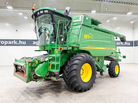 Kombajn John Deere 9560 WTS s 5-slámovým podávačom, žací stroj 618R s šírkou 5,5 m