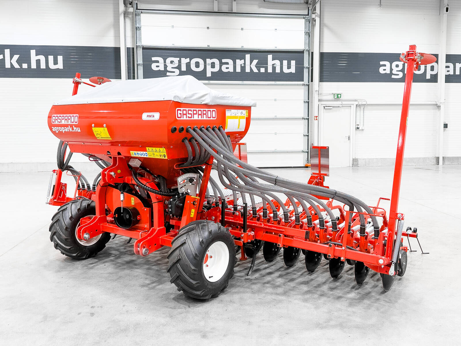 Gaspardo Pinta 450/36 4.5 m pneumatic seeder, 1,000 l see 3