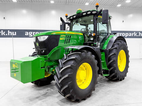 John Deere 6215R
