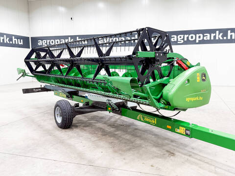John Deere 620R UNUSED 6.1 m grain header with new header t