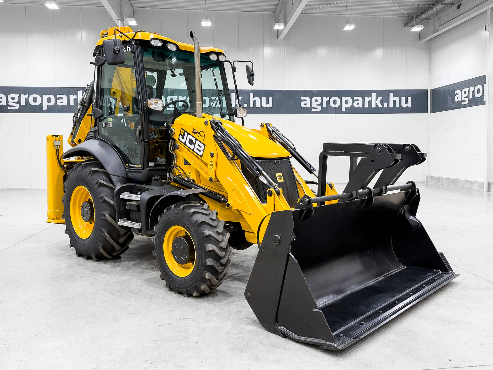 3CX Eco Sitemaster backhoe loader, 92 hp, air co 3