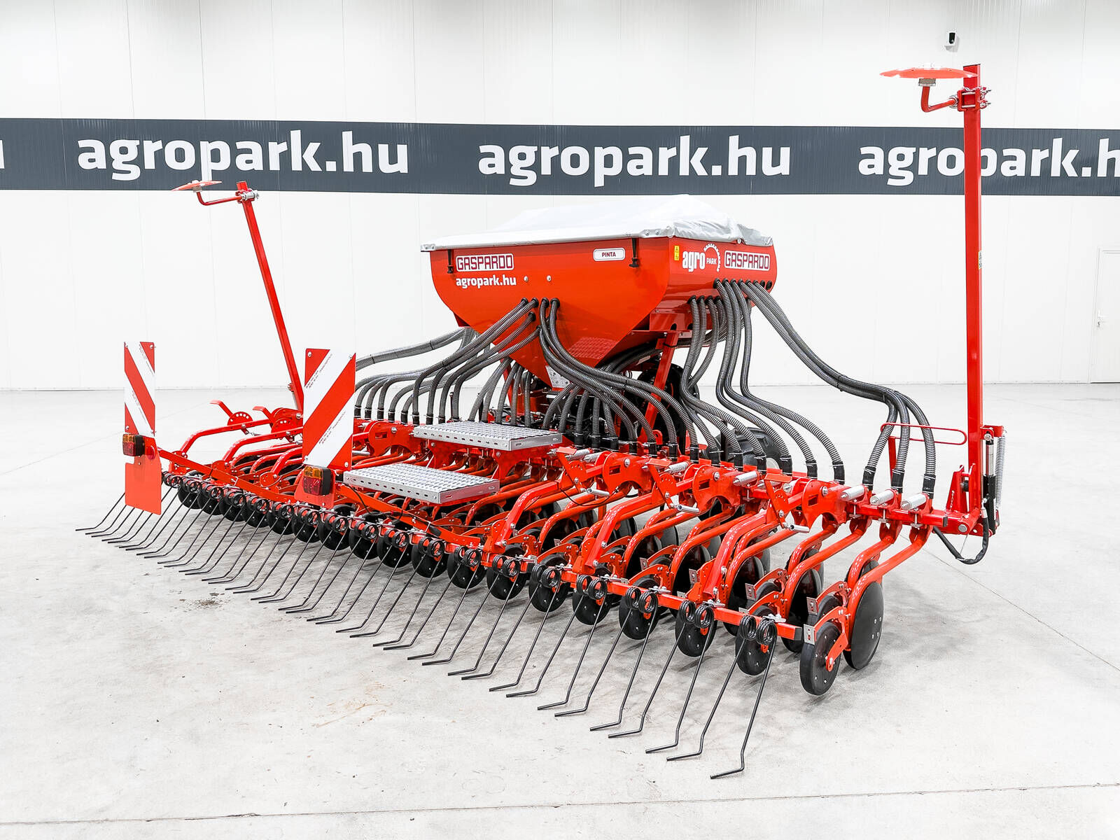 Gaspardo Pinta 450/36 4.5 m pneumatic seeder, 1,000 l see 1