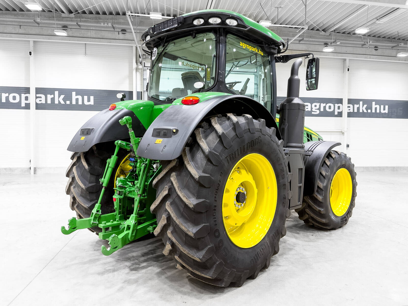 John Deere 8400R e23 Powershift 50 km/h, axle suspension, A 3