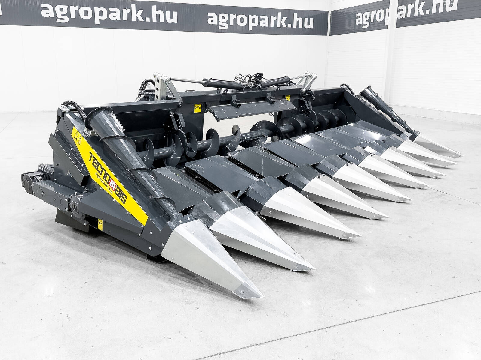 Tecnomais TMRP4 8R-F 8 row (75 cm), foldable corn header,  2