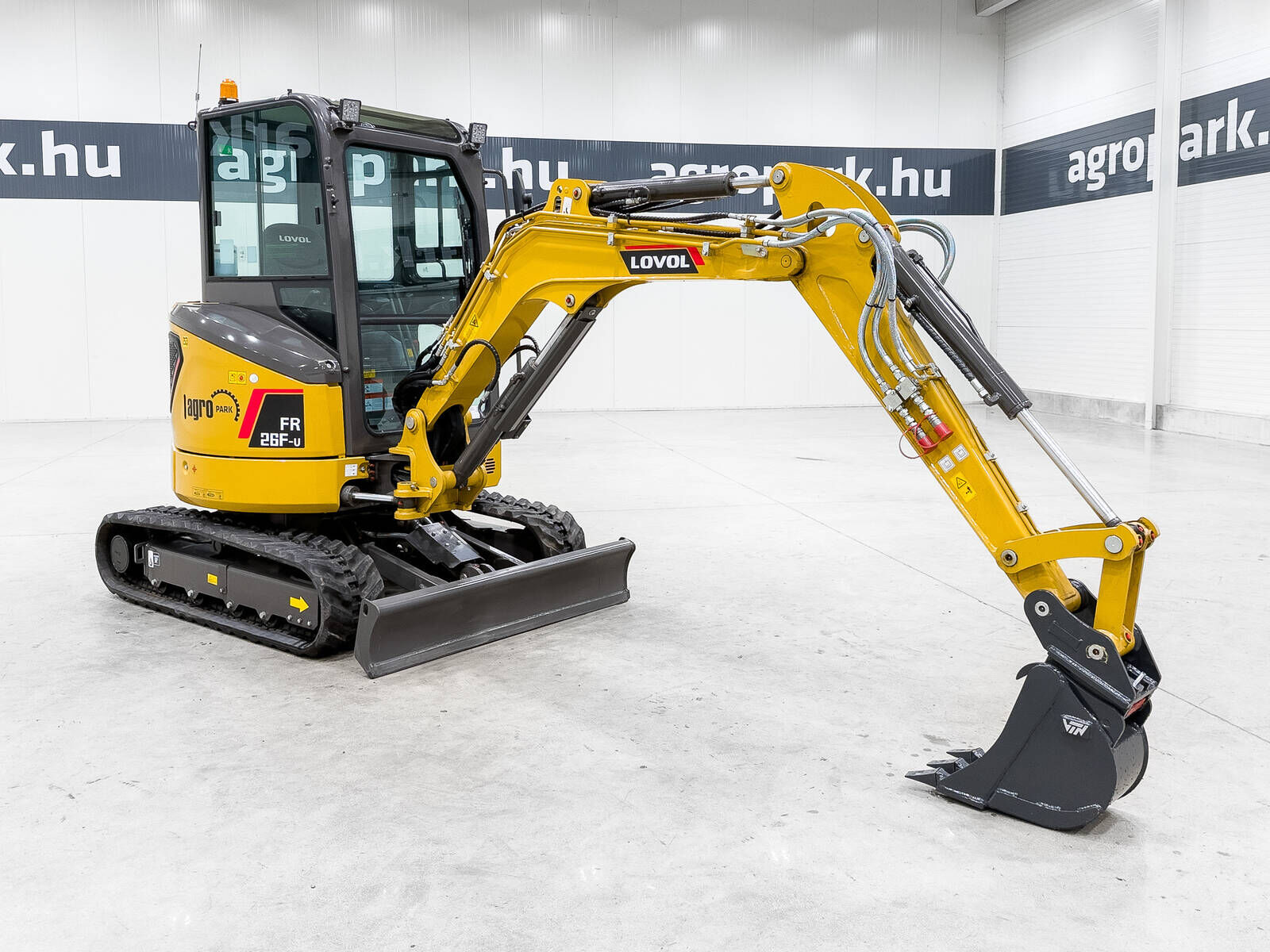 FR26F-u mini excavator, with Japanese main compo 2