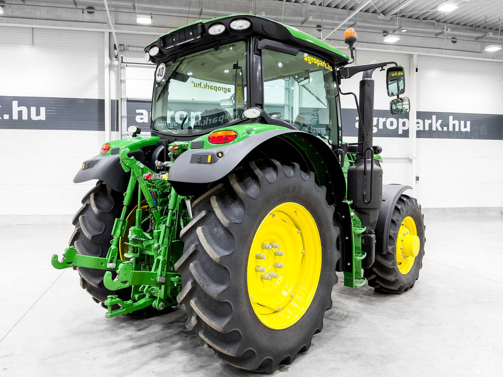 John Deere 6145R AutoQuad Plus 20/20 40 km/h, front axle su 3