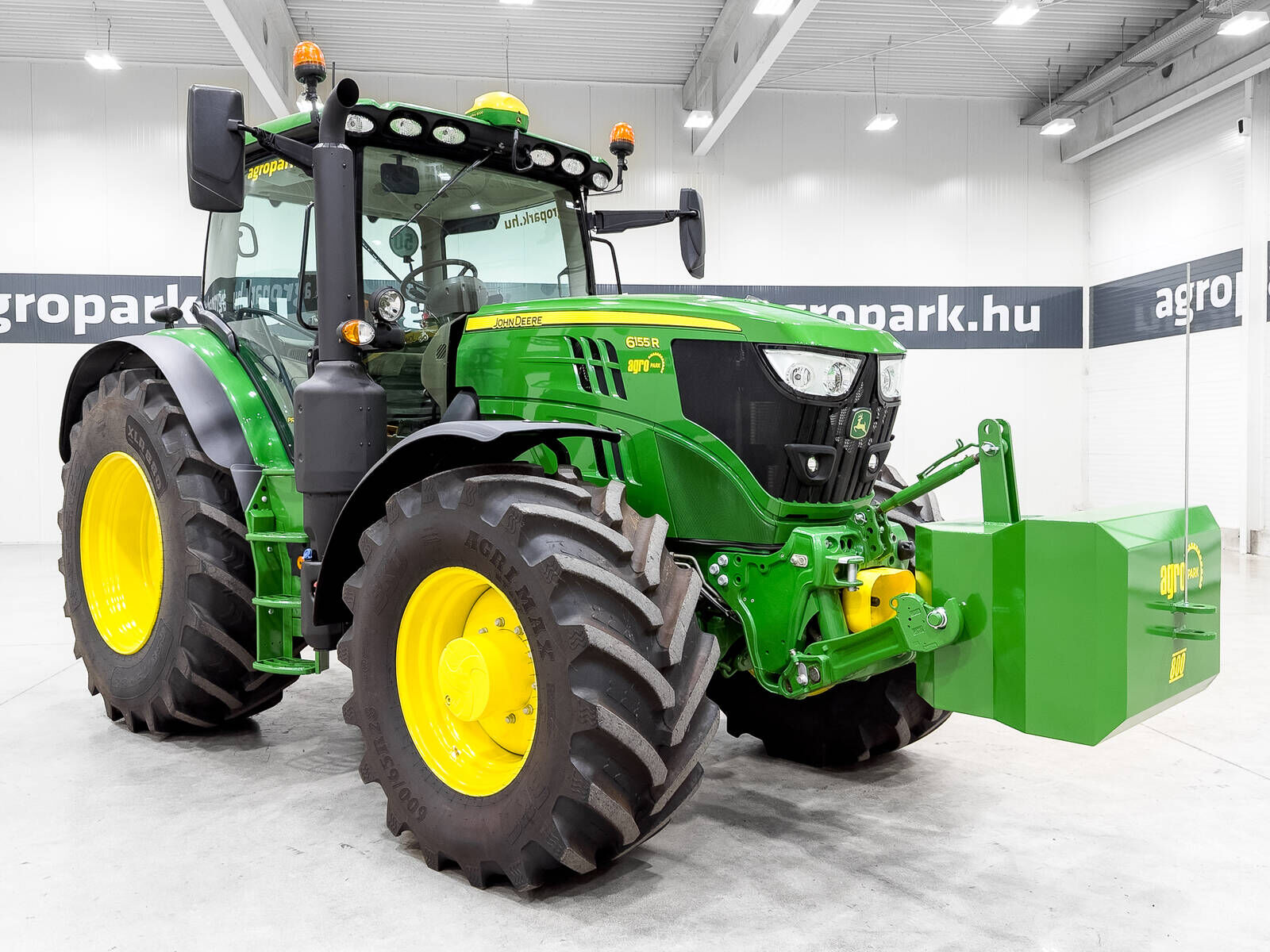 John Deere 6155R tractor, DirectDrive 50 km/h, TLS, cab sus 2