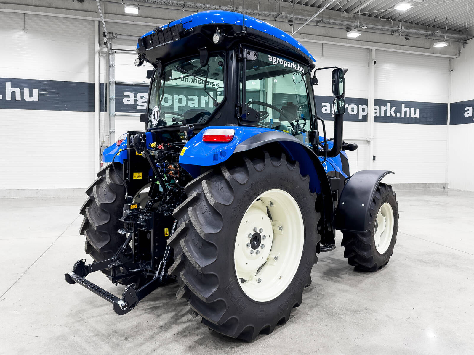 New Holland T5.90S tractor, RTK guidance, air brakes 3