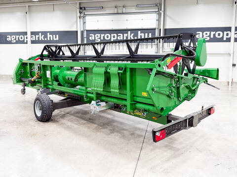 John Deere 620R UNUSED 6.1 m grain header with new header t