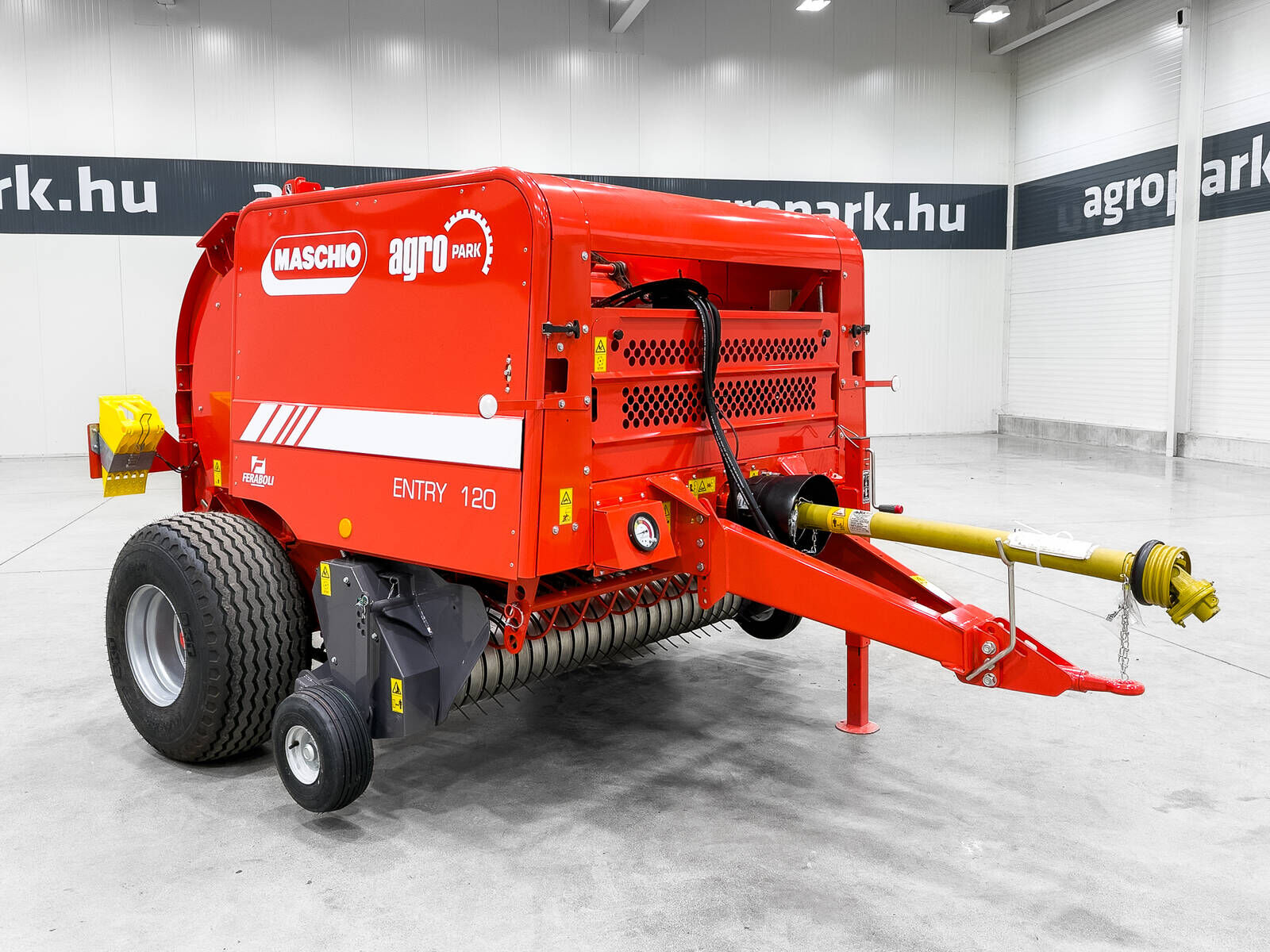 Entry 120 fixed chamber round baler 2