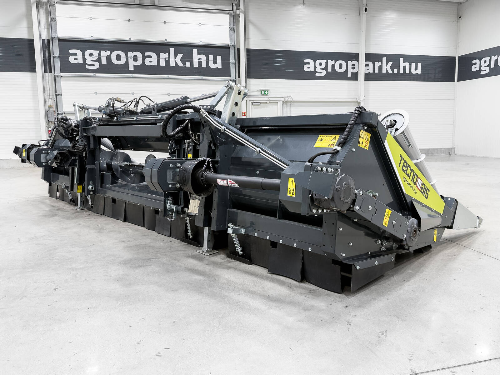 Tecnomais TMRP4 8R-F 8 row (75 cm), foldable corn header,  3