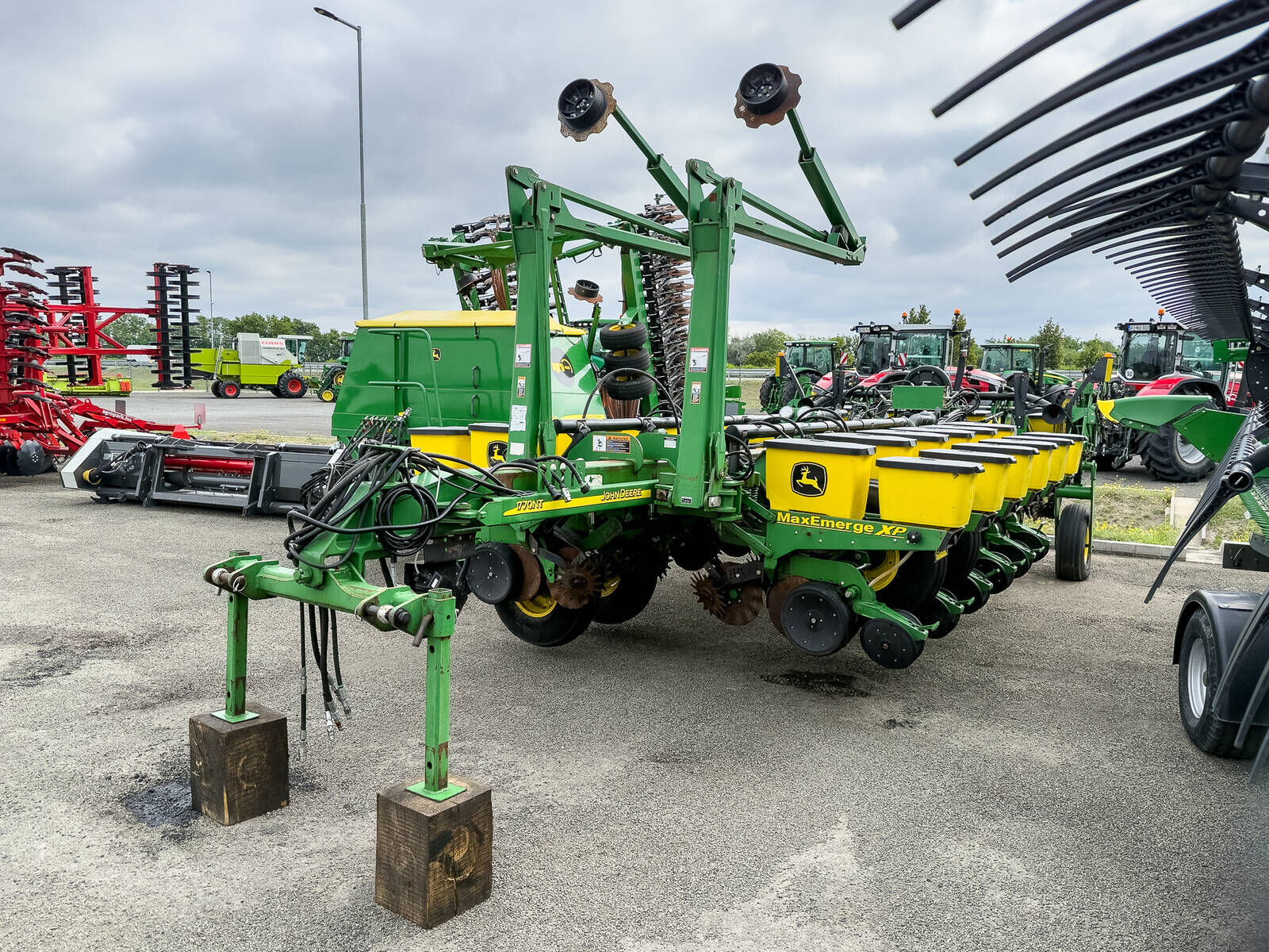 John Deere 1770NT MaxEmerge XP 16 row seeder, foldable, wit 1