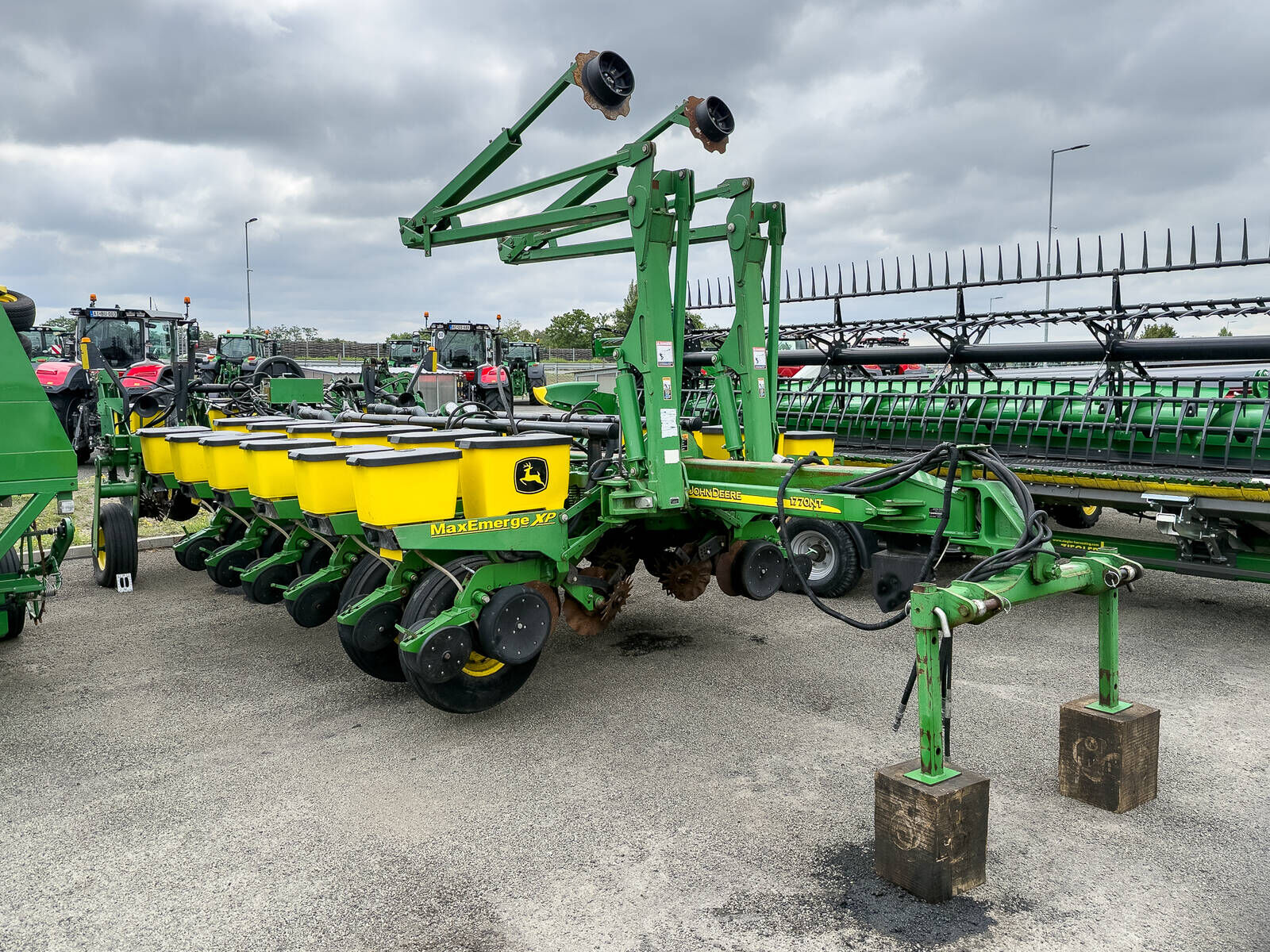 John Deere 1770NT MaxEmerge XP 16 row seeder, foldable, wit 2