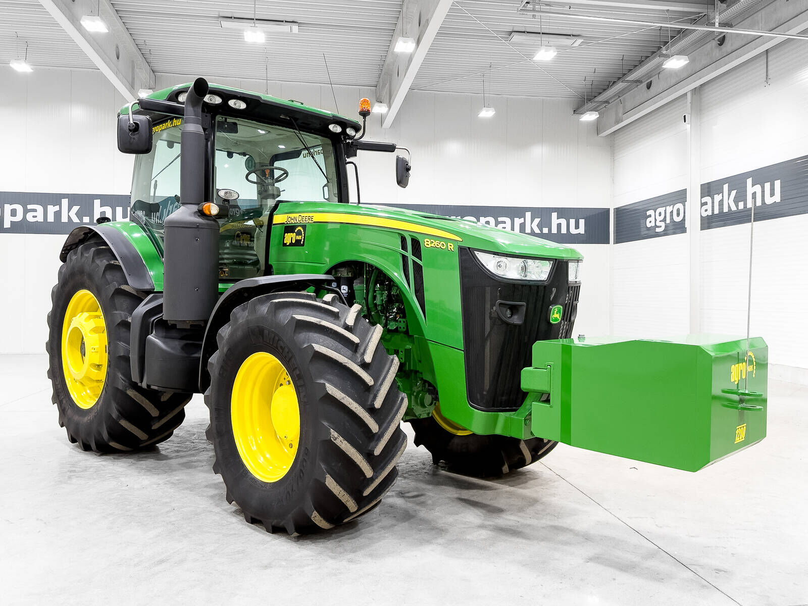 John Deere 8260R tractor, 16/5 Powershift, AutoTrac ready,  2