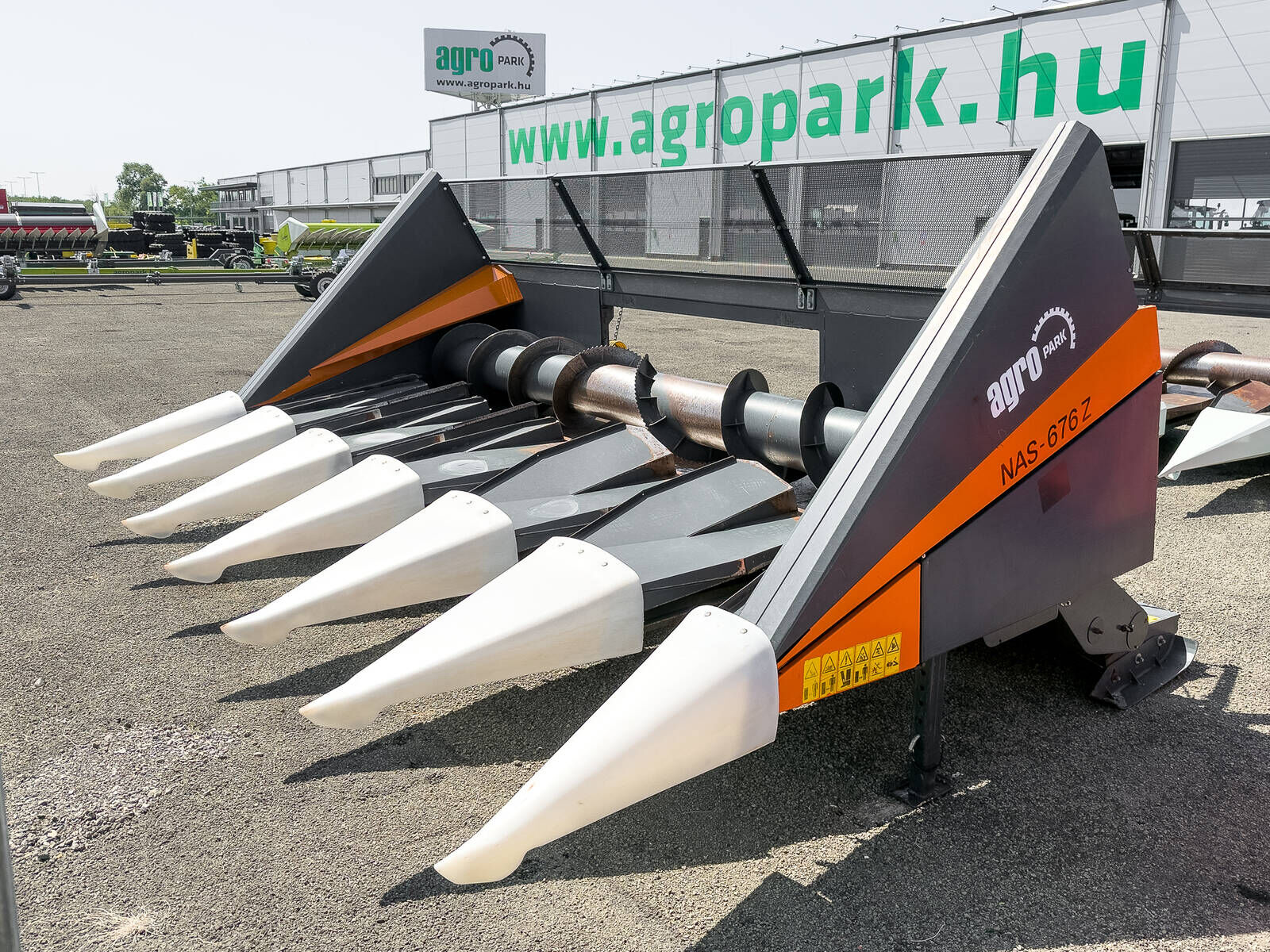 676 Z sunflower header, with chopper for John De 1