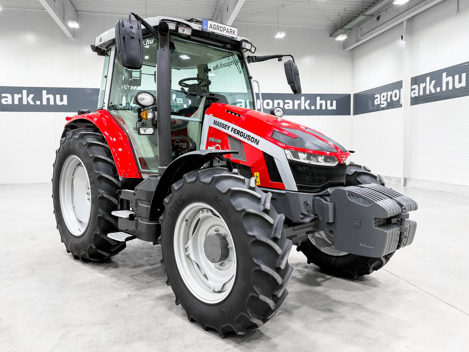 Massey Ferguson 5S.135 Dyna-4 16/16 40 km/h, axle and cab suspen 2