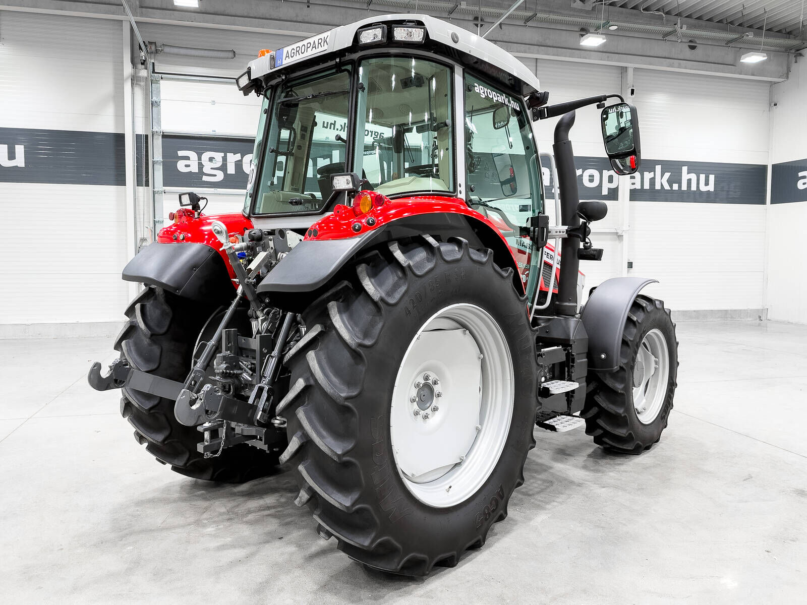 Massey Ferguson 5S.135 Dyna-4 16/16 40 km/h, axle and cab suspen 3