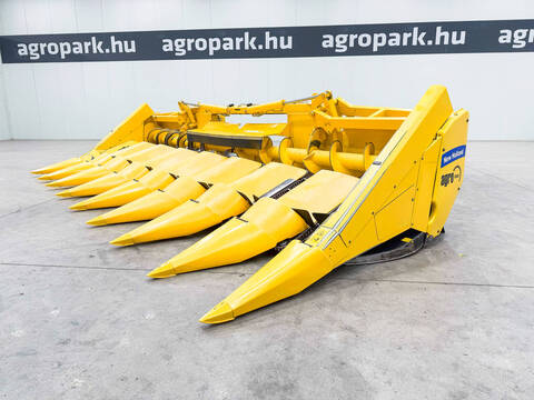New Holland MF875W 8-row folding corn header with stalk chop