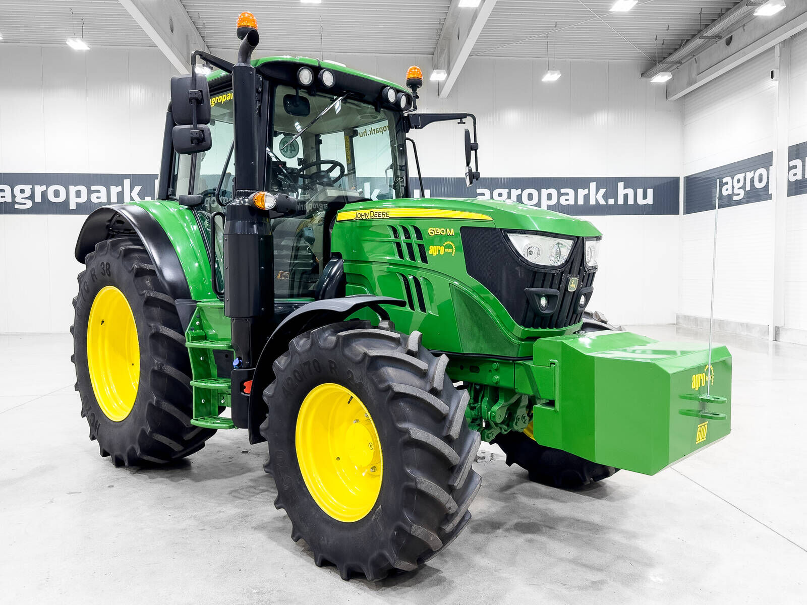 John Deere 6130M 2