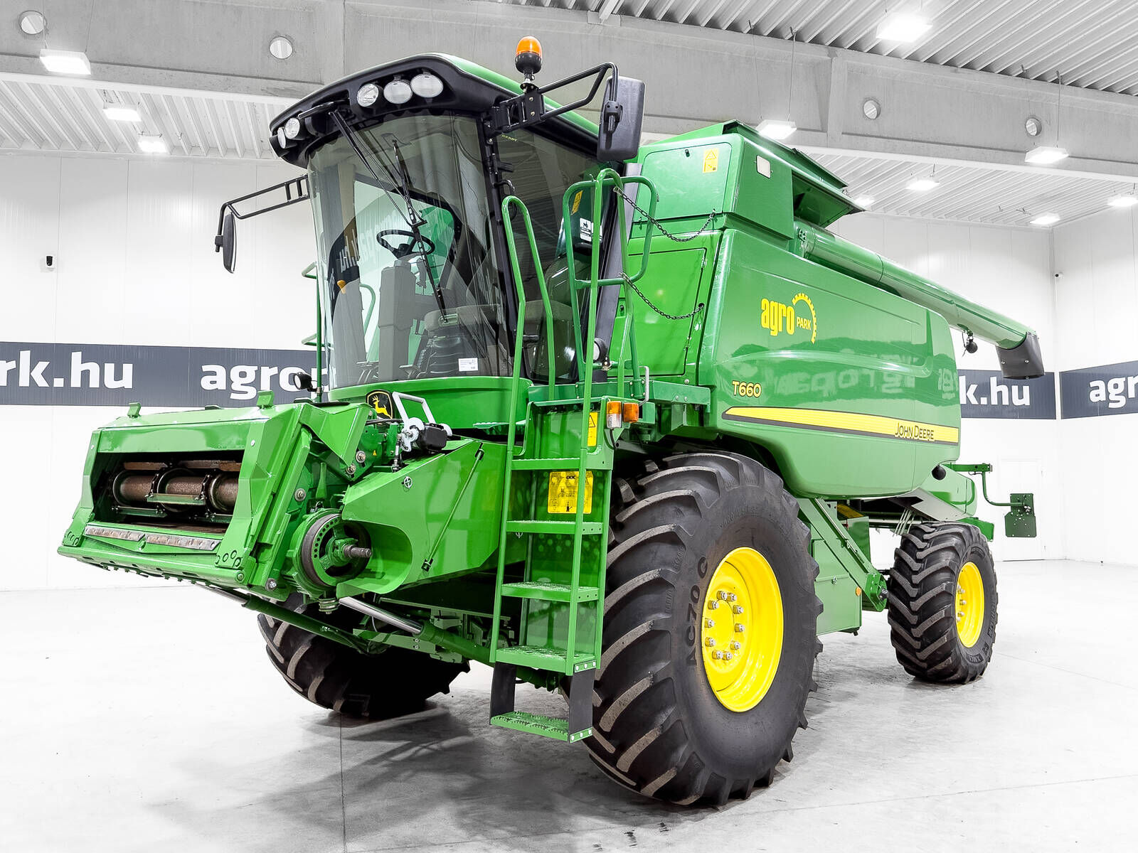 John Deere T660 4WD 6 walkers, 622R, yield and moisture mea 2