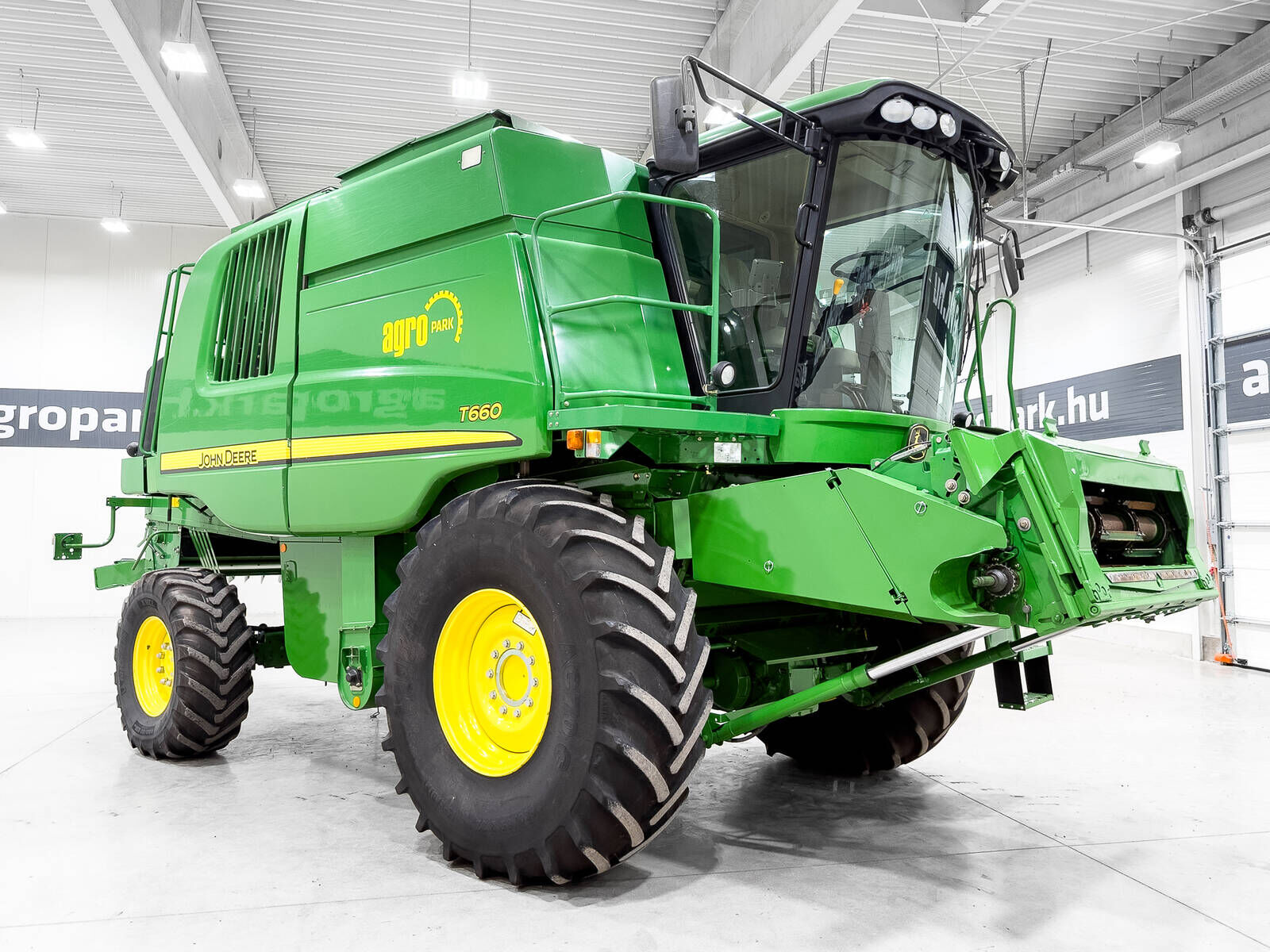 John Deere T660 4WD 6 walkers, 622R, yield and moisture mea 3