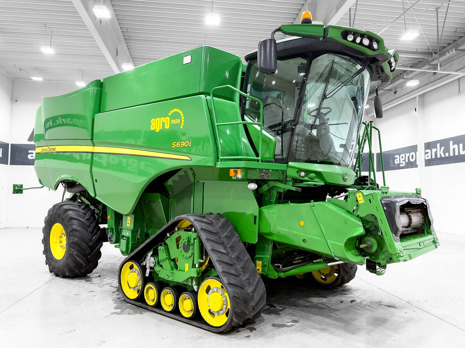 John Deere S690i combine, with tracks, AT ready, Harvest Mo 3
