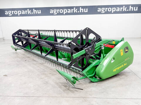 John Deere 620R UNUSED 6.1 m grain header with new header t